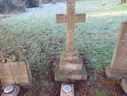 40. In loving memory of DOROTHY MAY HOLLOWAY who died 22nd December 1923 aged 15 years. Peace Perfect Peace.