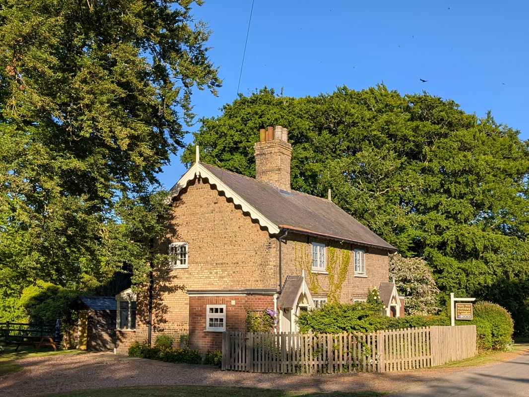 Owl Cottage - Lincolnshire Wolds holiday cottage