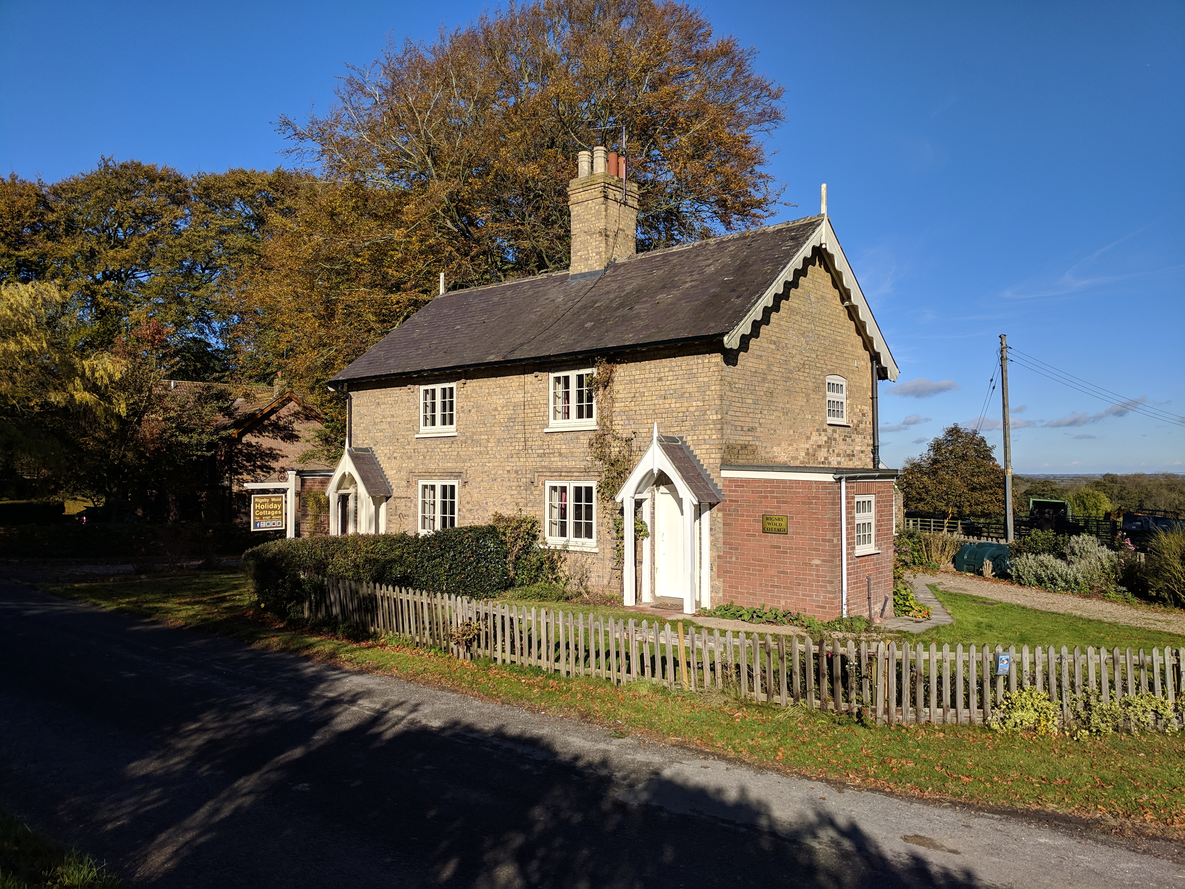 Rigsby Wold Holiday Cottage front right